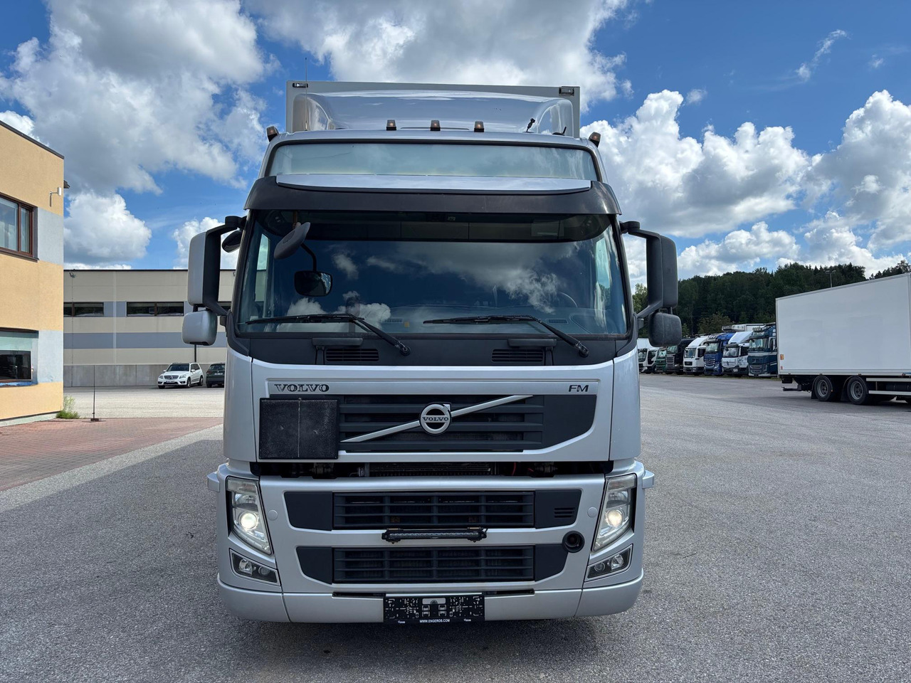 VOLVO FM330 - Koffer LKW: das Bild 2 VOLVO FM330 - Koffer LKW: das Bild 2