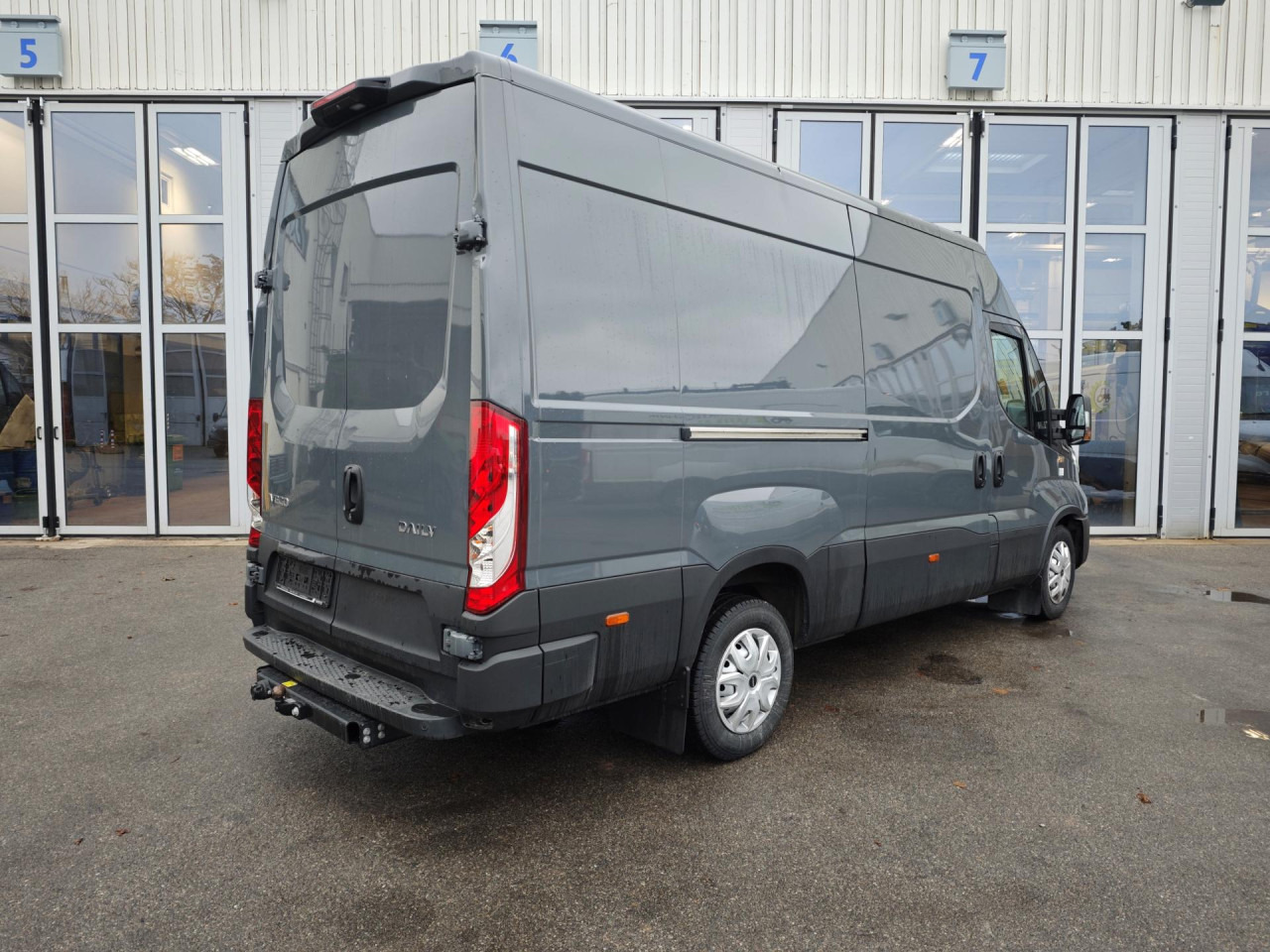 IVECO 35S16H30A8V - Kastenwagen: das Bild 4 IVECO 35S16H30A8V - Kastenwagen: das Bild 4