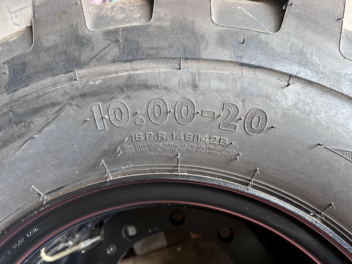 Apollo 10.00 - 20 Apollo Kompletträder - Complet tires - Reifen für Mobilbagger: das Bild 5 Apollo 10.00 - 20 Apollo Kompletträder - Complet tires - Reifen für Mobilbagger: das Bild 5