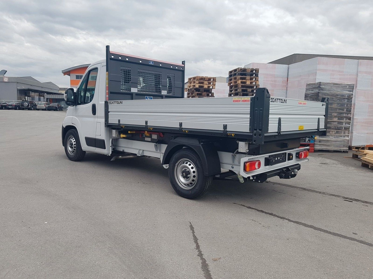 Fiat Ducato 35H L2H1 EKA 3-Seiten-Kipper 180 PS AHK - Kipper Transporter: das Bild 5 Fiat Ducato 35H L2H1 EKA 3-Seiten-Kipper 180 PS AHK - Kipper Transporter: das Bild 5