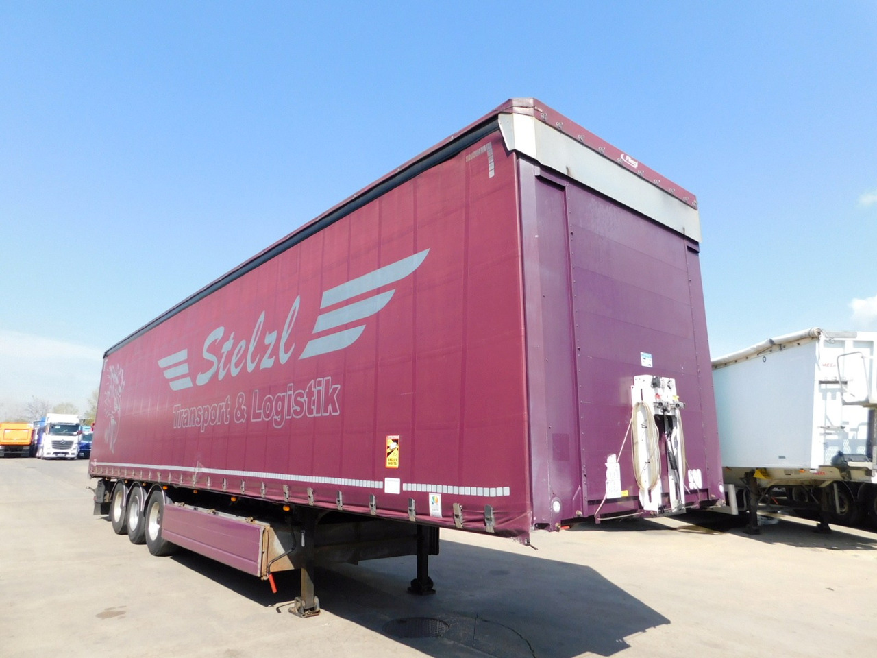 Fliegl Sds 390 - Planenauflieger: das Bild 2 Fliegl Sds 390 - Planenauflieger: das Bild 2