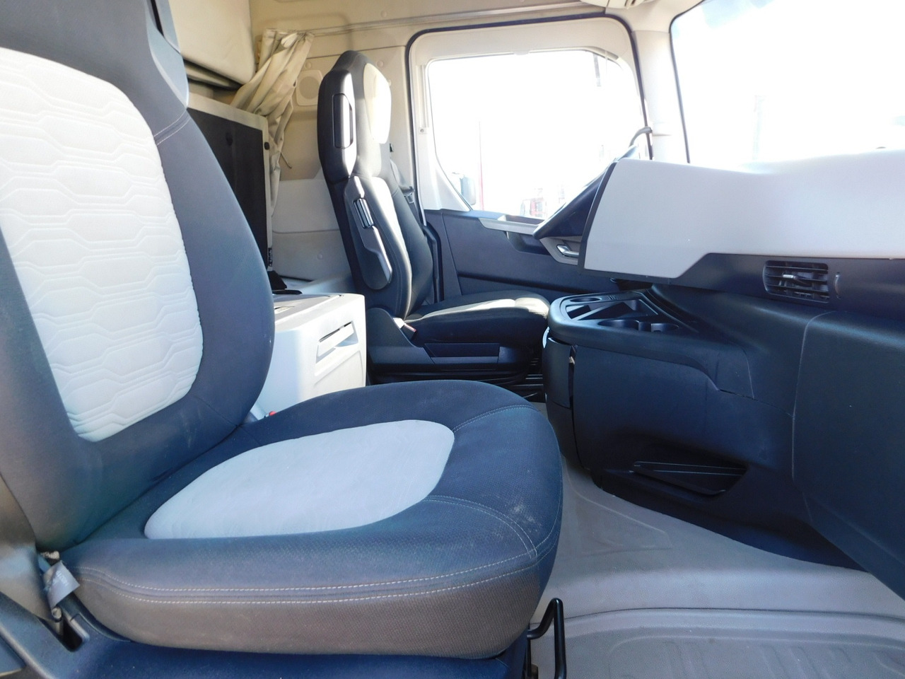 Ford F max 4x2 scab e6 12s2620 - Sattelzugmaschine: das Bild 5 Ford F max 4x2 scab e6 12s2620 - Sattelzugmaschine: das Bild 5