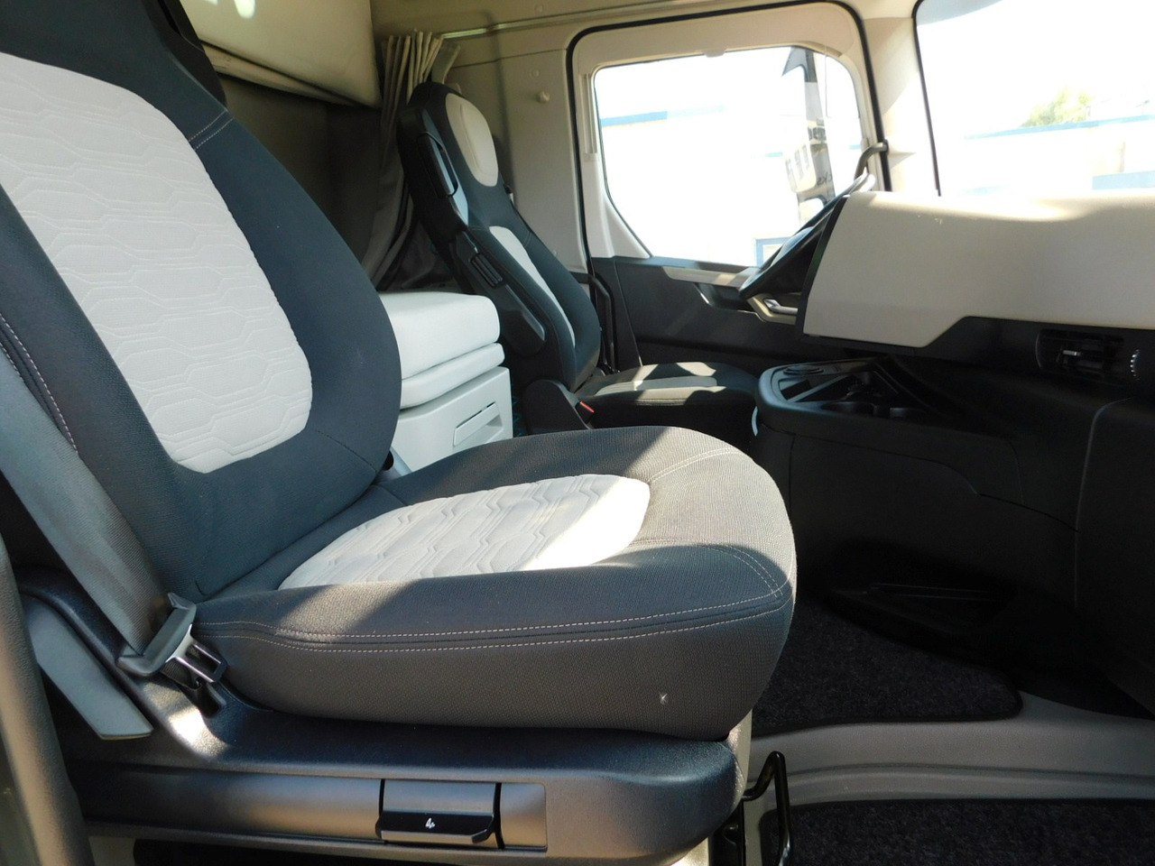 Ford F max 4x2 scab e6 12s2620 - Sattelzugmaschine: das Bild 5 Ford F max 4x2 scab e6 12s2620 - Sattelzugmaschine: das Bild 5