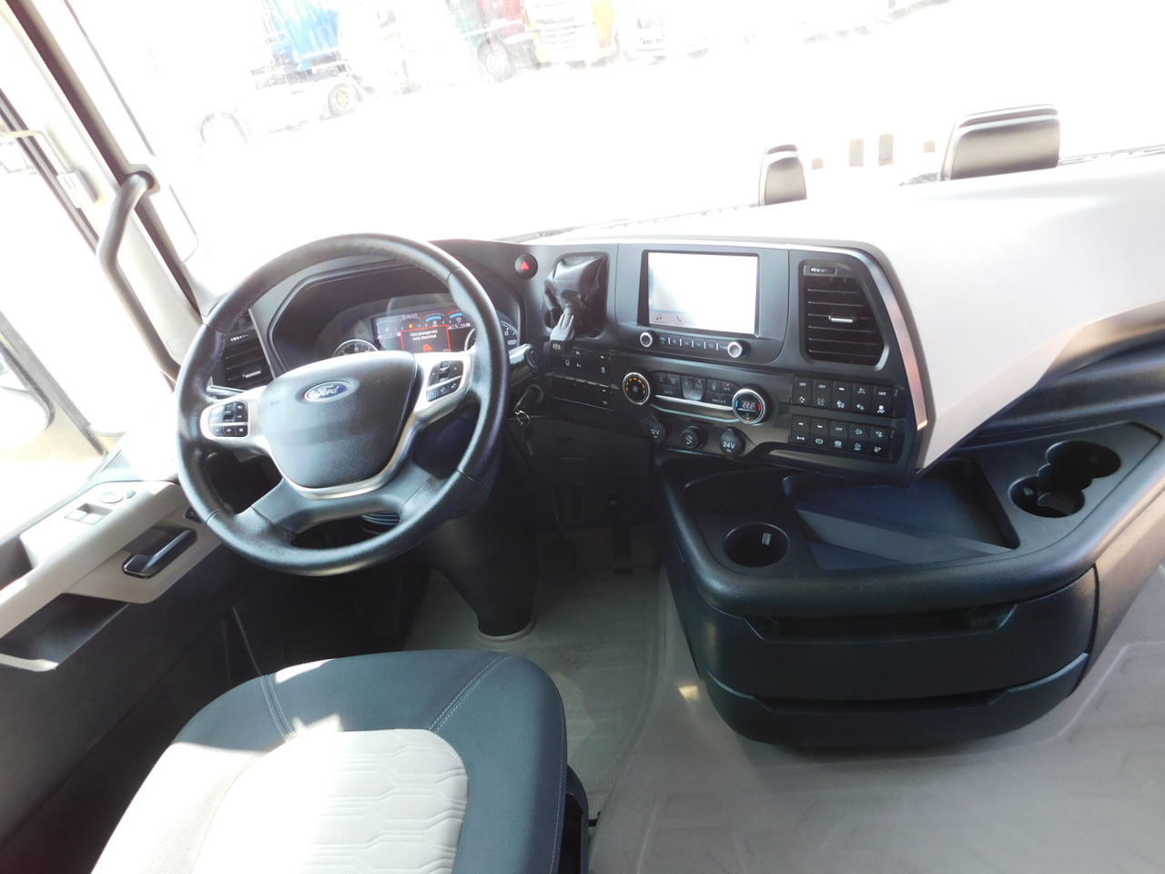 Sattelzugmaschine Ford F max ll 4x2 scab e6 12s2620: das Bild 6
