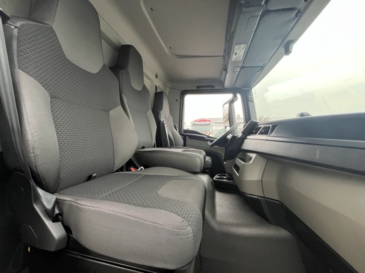 MAN TGL 12.250 4x2 BL CH Euro6 Klima AHK Luftfeder ZV - Koffer LKW: das Bild 3 MAN TGL 12.250 4x2 BL CH Euro6 Klima AHK Luftfeder ZV - Koffer LKW: das Bild 3