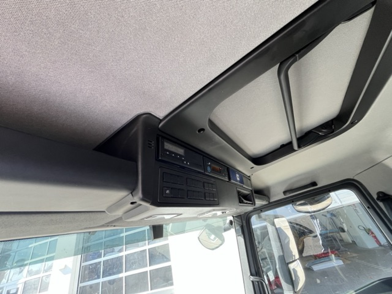 MAN TGL 12.250 4x2 BL Euro6 Klima AHK Luftfeder - Koffer Transporter: das Bild 2 MAN TGL 12.250 4x2 BL Euro6 Klima AHK Luftfeder - Koffer Transporter: das Bild 2