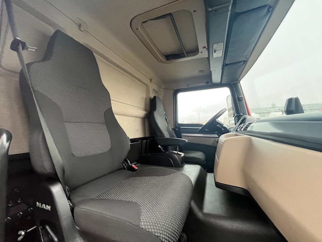 MAN TGM 18.320 4x2 BL Euro6 Klima Luftfeder - Plane LKW: das Bild 2 MAN TGM 18.320 4x2 BL Euro6 Klima Luftfeder - Plane LKW: das Bild 2