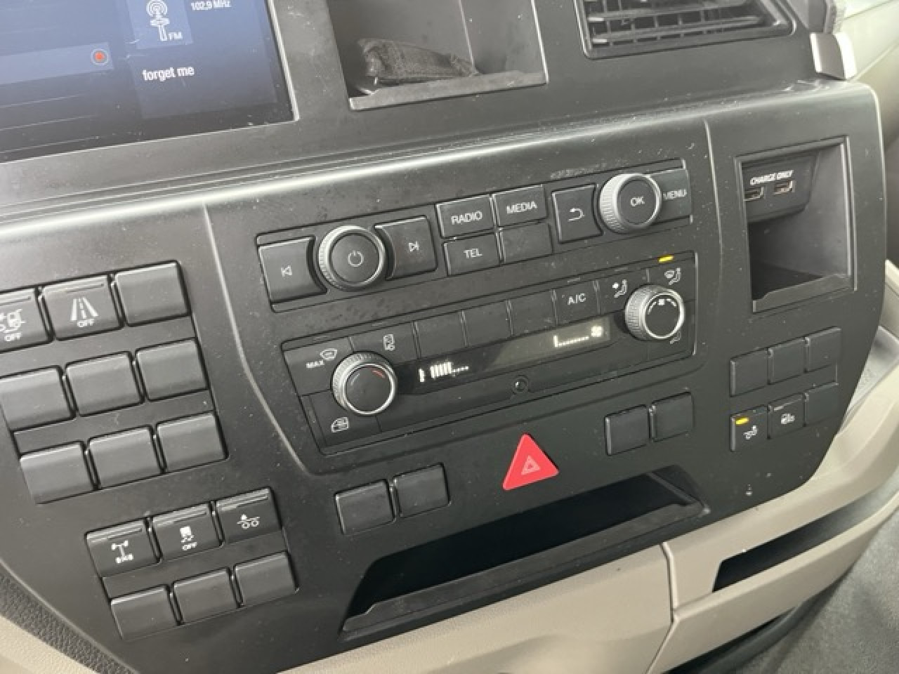 MAN TGS 26.360 6x2-4 LL Euro6 Klima AHK Luftfeder - Fahrgestell LKW: das Bild 4 MAN TGS 26.360 6x2-4 LL Euro6 Klima AHK Luftfeder - Fahrgestell LKW: das Bild 4