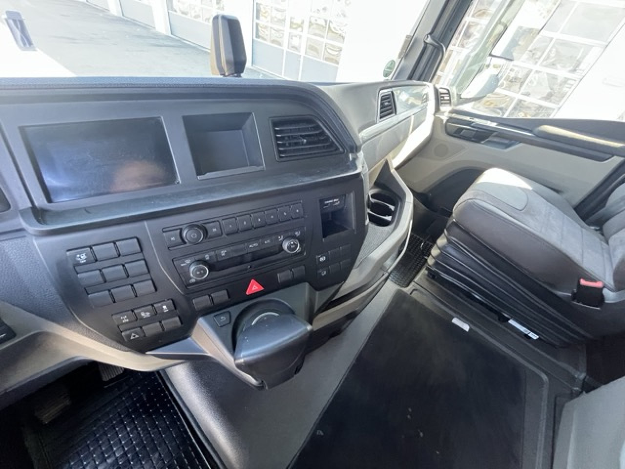 MAN TGX 18.510 4x2 BL-SA Euro6 Intarder Klima - Sattelzugmaschine: das Bild 2 MAN TGX 18.510 4x2 BL-SA Euro6 Intarder Klima - Sattelzugmaschine: das Bild 2