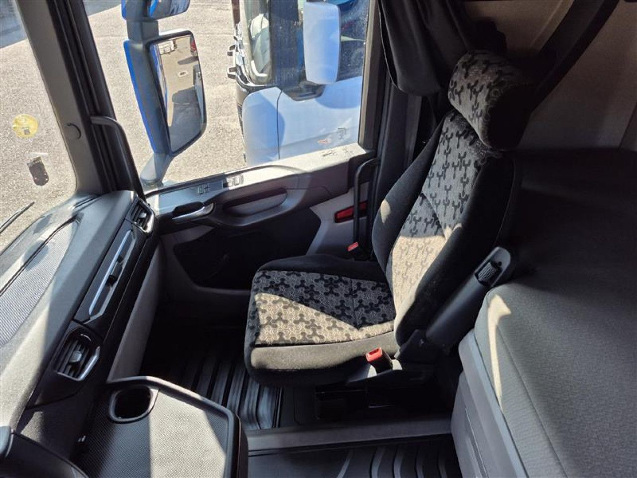 Scania R 450 - Sattelzugmaschine: das Bild 4 Scania R 450 - Sattelzugmaschine: das Bild 4