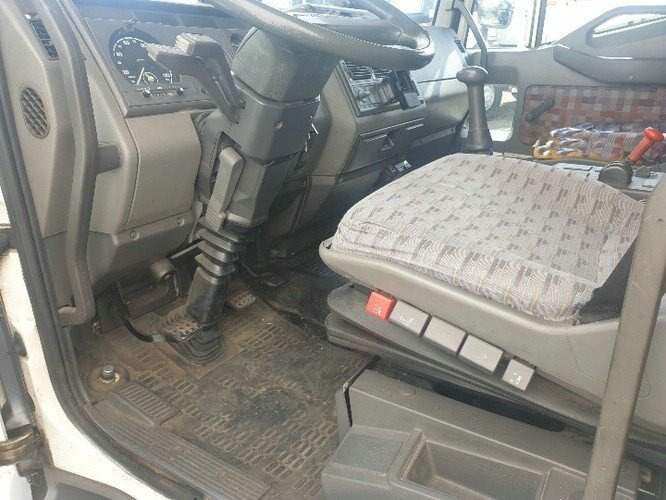 Euro Cargo ML 75E14 4x2 Euro Cargo ML 75E14 4x2 Getränkewagen, 6-Zylinder-Motor - Koffer LKW: das Bild 2 Euro Cargo ML 75E14 4x2 Euro Cargo ML 75E14 4x2 Getränkewagen, 6-Zylinder-Motor - Koffer LKW: das Bild 2