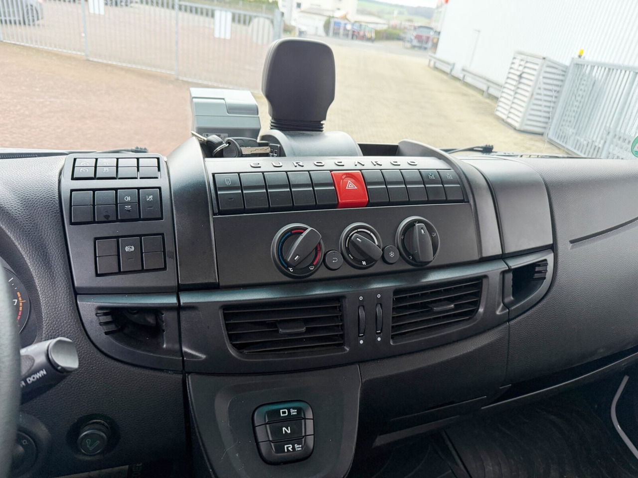 Iveco ML180E32 4x2 ML180E32 4x2 - Kipper: das Bild 4 Iveco ML180E32 4x2 ML180E32 4x2 - Kipper: das Bild 4