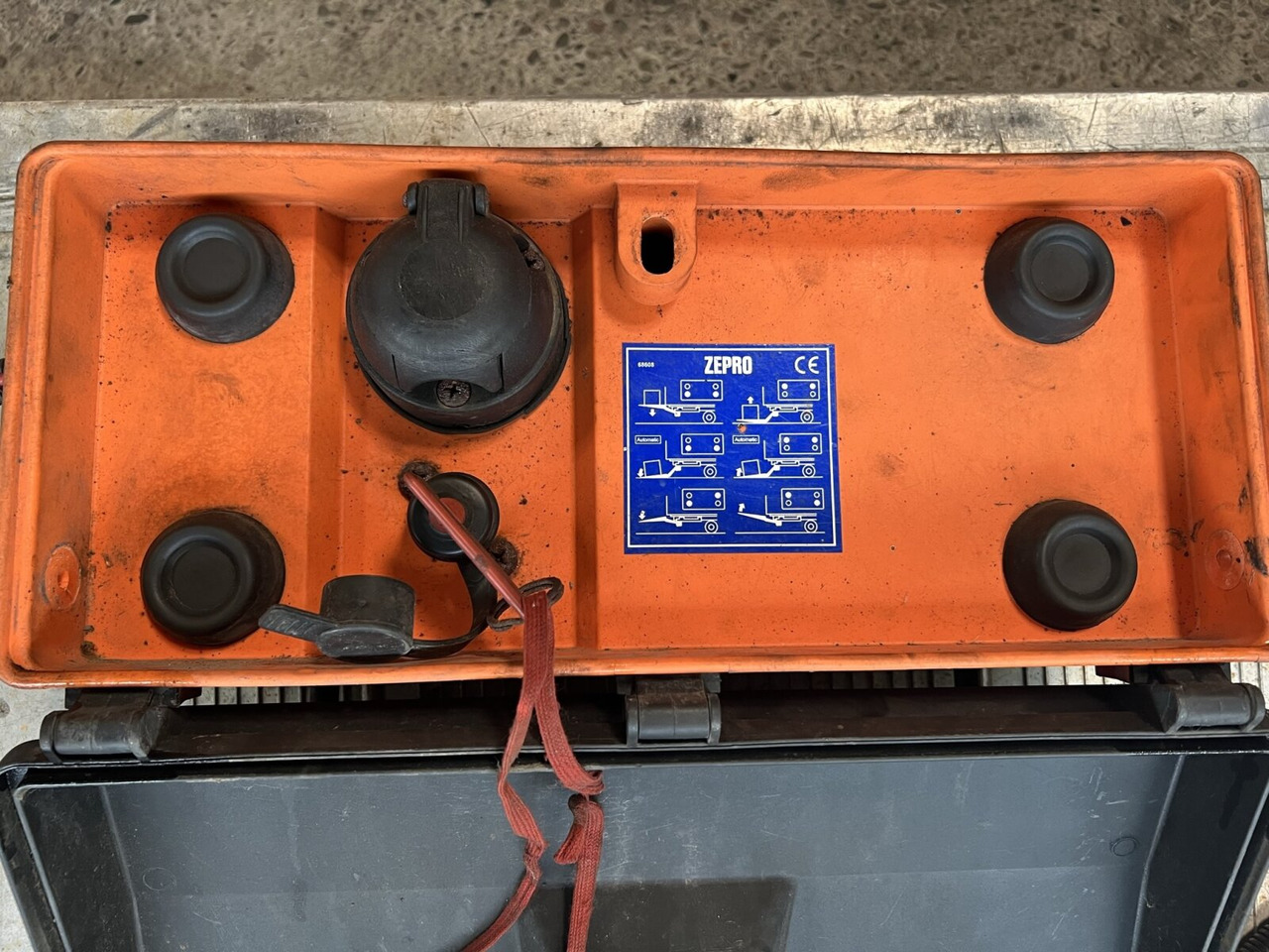 LBW Z 15-150 SA LBW Z 15-150 SA, 1,5t - Ladebordwand für LKW: das Bild 5 LBW Z 15-150 SA LBW Z 15-150 SA, 1,5t - Ladebordwand für LKW: das Bild 5