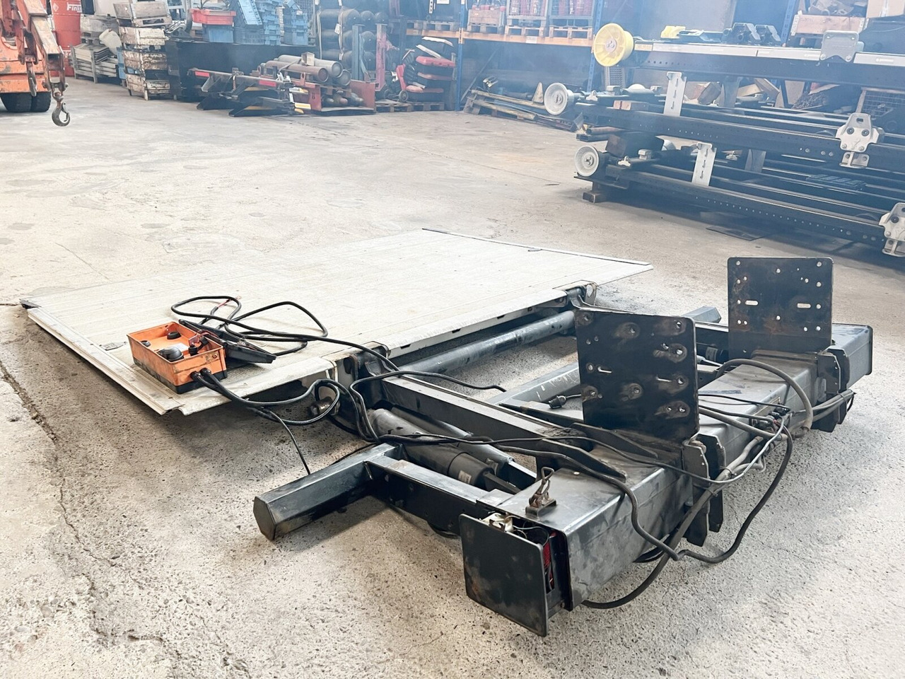 LBW Z 15-150 SA LBW Z 15-150 SA, 1,5t - Ladebordwand für LKW: das Bild 3 LBW Z 15-150 SA LBW Z 15-150 SA, 1,5t - Ladebordwand für LKW: das Bild 3