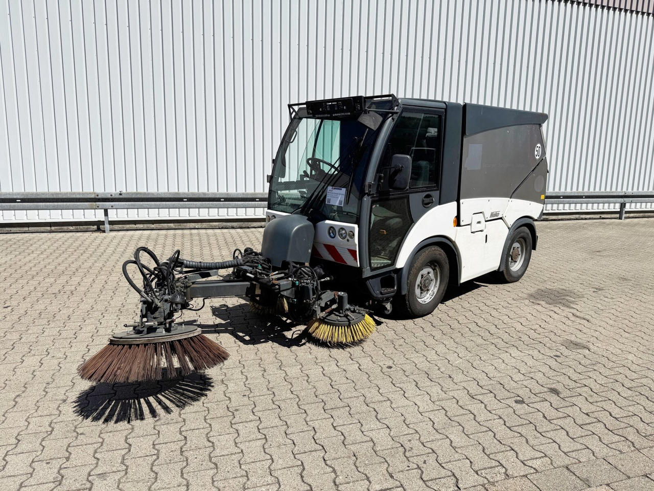 Hako Multicar Citymaster 2000 3B Kehrmaschine 4x2 Multicar Citymaster 2000 3B Kehrmaschine 4x2 - LKW: das Bild 1 Hako Multicar Citymaster 2000 3B Kehrmaschine 4x2 Multicar Citymaster 2000 3B Kehrmaschine 4x2 - LKW: das Bild 1