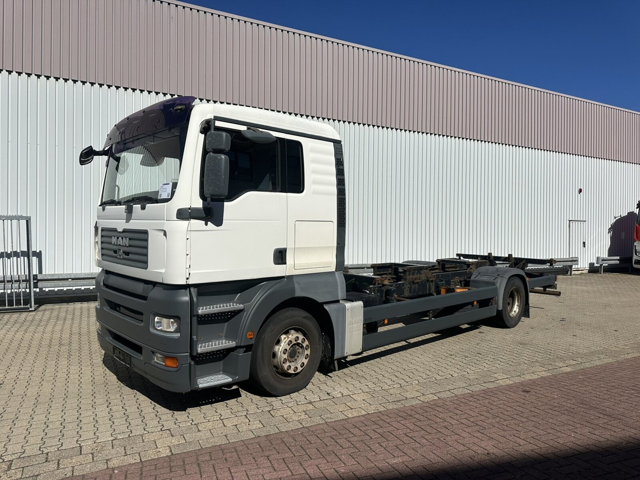 MAN TGA 18.360 LL 4x2 TGA 18.360 LL 4x2, Fahrschule - LKW: das Bild 1 MAN TGA 18.360 LL 4x2 TGA 18.360 LL 4x2, Fahrschule - LKW: das Bild 1