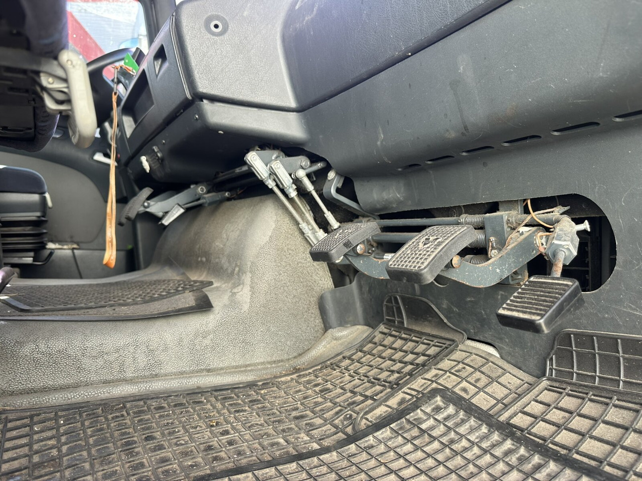 MAN TGA 18.360 LL 4x2 TGA 18.360 LL 4x2, Fahrschule - LKW: das Bild 2 MAN TGA 18.360 LL 4x2 TGA 18.360 LL 4x2, Fahrschule - LKW: das Bild 2