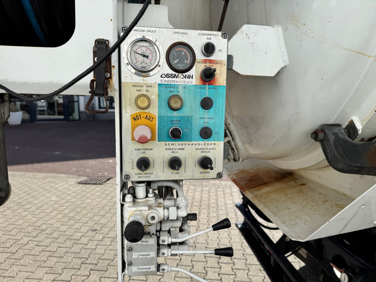 Innenraum Bild 1: LKW MAN TGM 18.284 4x2 BL TGM 18.284 4x2 BL, Assmann Saug- und Spülwagen 9m³