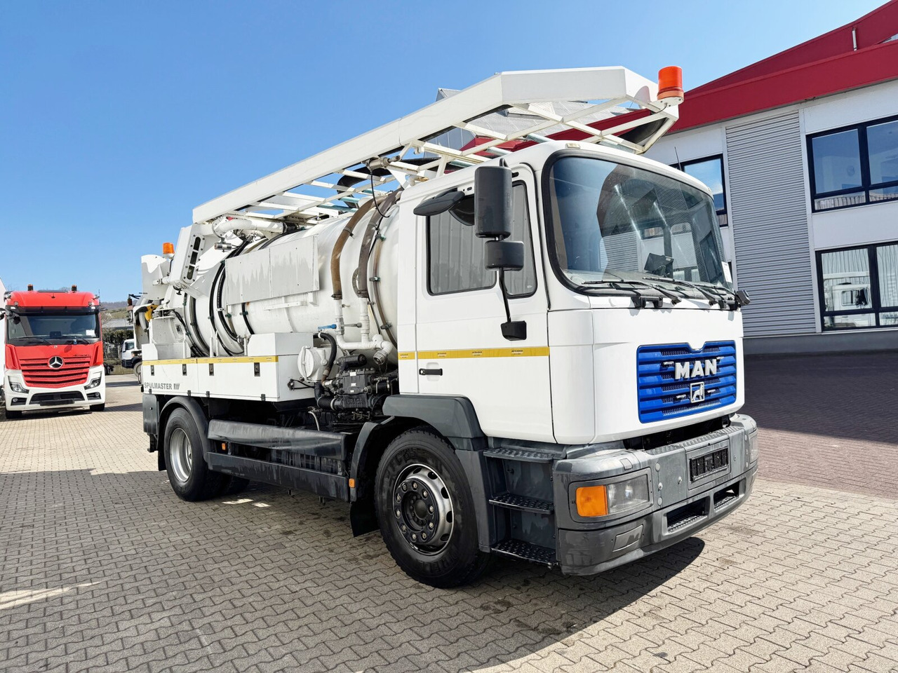 LKW MAN TGM 18.284 4x2 BL TGM 18.284 4x2 BL, Assmann Saug- und Spülwagen 9m³: das Bild 9