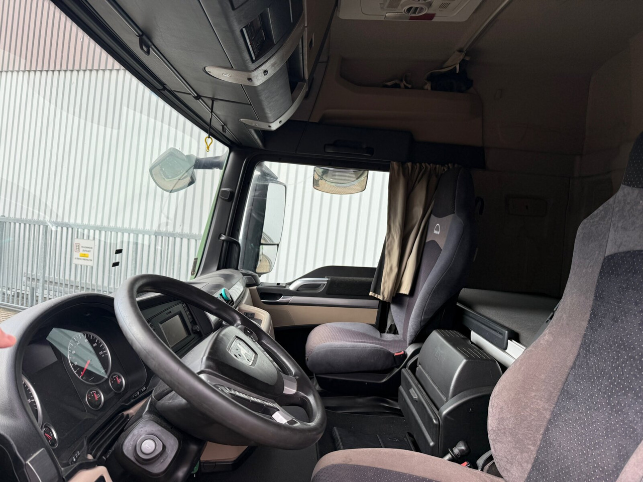 MAN TGS 35.460 8x4-4 BL TGS 35.460 8x4-4 BL, Intarder, Lenk/Lift, Kippsilo ca. 32m³, Kompressor - LKW: das Bild 2 MAN TGS 35.460 8x4-4 BL TGS 35.460 8x4-4 BL, Intarder, Lenk/Lift, Kippsilo ca. 32m³, Kompressor - LKW: das Bild 2