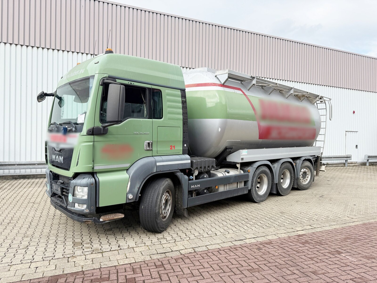 MAN TGS 35.460 8x4-4 BL TGS 35.460 8x4-4 BL, Intarder, Lenk/Lift, Kippsilo ca. 32m³, Kompressor - LKW: das Bild 1 MAN TGS 35.460 8x4-4 BL TGS 35.460 8x4-4 BL, Intarder, Lenk/Lift, Kippsilo ca. 32m³, Kompressor - LKW: das Bild 1