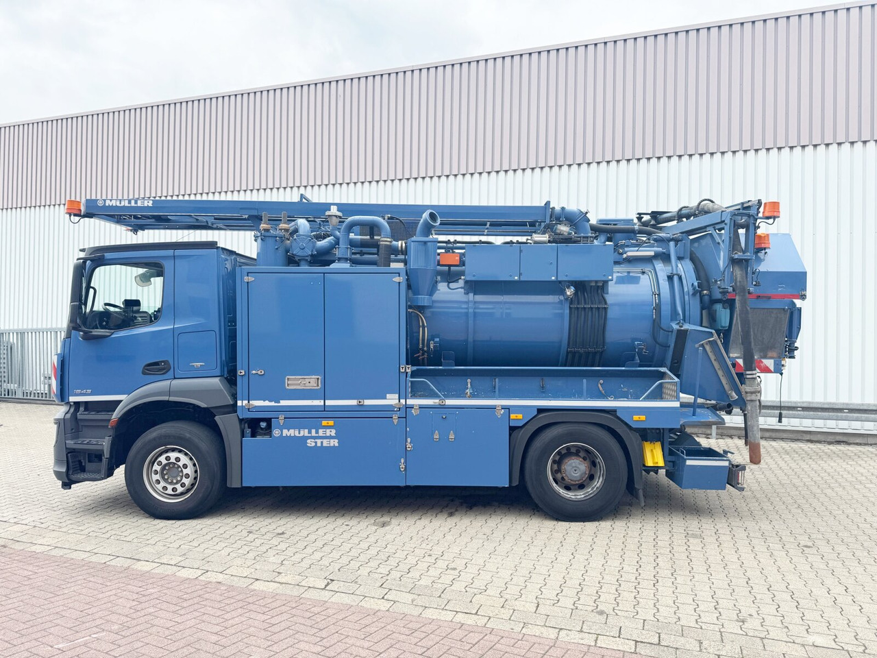 Mercedes-Benz Arocs 1843 L 4x2 Arocs 1843 L 4x2, Müller Canalmaster ca. 8m³, Standheizung, Funk - LKW: das Bild 5 Mercedes-Benz Arocs 1843 L 4x2 Arocs 1843 L 4x2, Müller Canalmaster ca. 8m³, Standheizung, Funk - LKW: das Bild 5