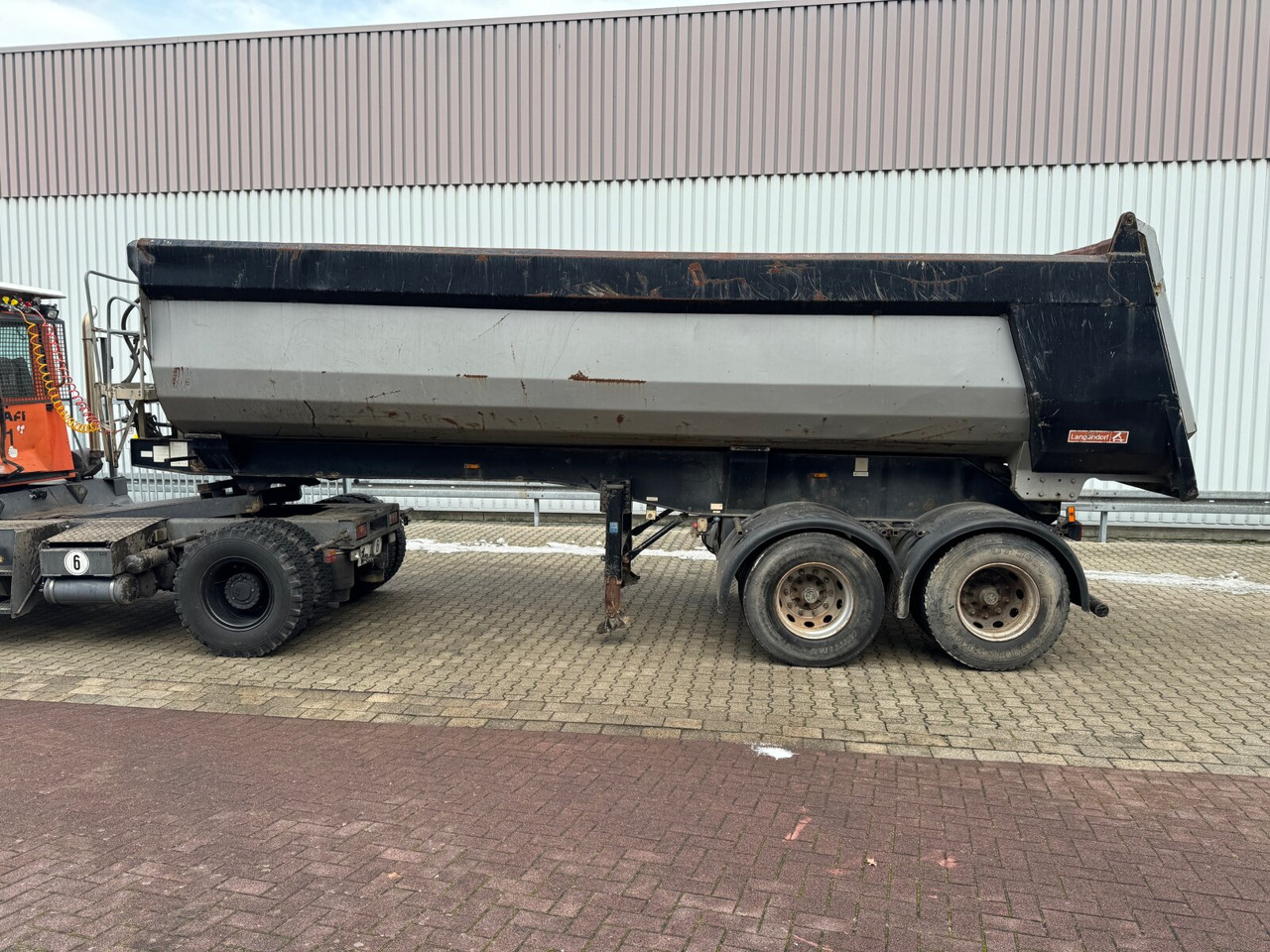 Langendorf SKA-HS 18/27 SKA-HS 18/27, Stahlmulde ca. 24m³ - Kipper Auflieger: das Bild 4 Langendorf SKA-HS 18/27 SKA-HS 18/27, Stahlmulde ca. 24m³ - Kipper Auflieger: das Bild 4