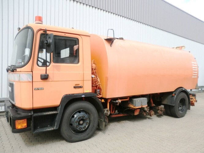 MAN M03 14.152 4x2 M03 14.152 4x2, Schienenkehrmaschine - Kehrmaschine: das Bild 1 MAN M03 14.152 4x2 M03 14.152 4x2, Schienenkehrmaschine - Kehrmaschine: das Bild 1