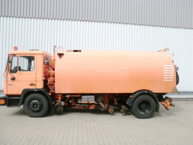 MAN M03 14.152 4x2 M03 14.152 4x2, Schienenkehrmaschine - Kehrmaschine: das Bild 4 MAN M03 14.152 4x2 M03 14.152 4x2, Schienenkehrmaschine - Kehrmaschine: das Bild 4