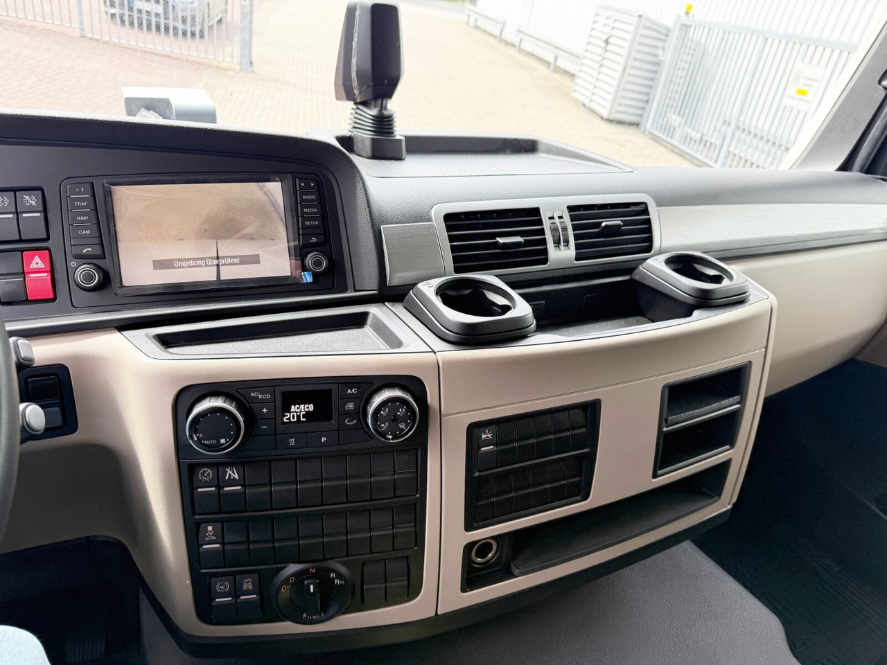 MAN TGL 12.220 4x2 BL TGL 12.220 4x2 BL, TopSleeper, Navi - Koffer LKW: das Bild 5 MAN TGL 12.220 4x2 BL TGL 12.220 4x2 BL, TopSleeper, Navi - Koffer LKW: das Bild 5