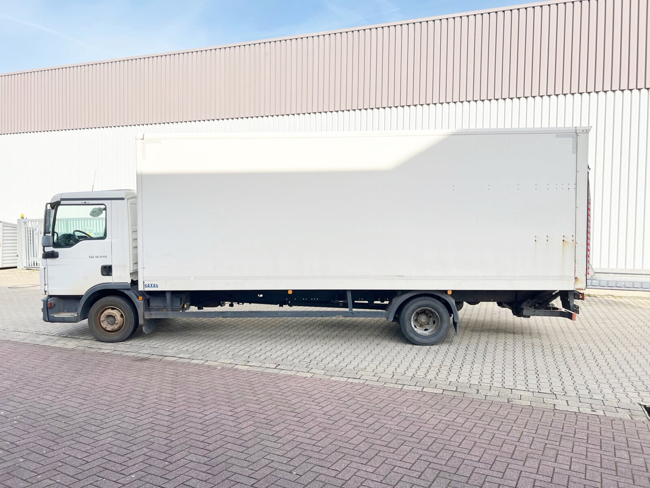 MAN TGL 12.250/340 4X2 BL TGL 12.250/340 4X2 BL mit Dhollandia LBW, 42 cbm - Koffer LKW: das Bild 2 MAN TGL 12.250/340 4X2 BL TGL 12.250/340 4X2 BL mit Dhollandia LBW, 42 cbm - Koffer LKW: das Bild 2