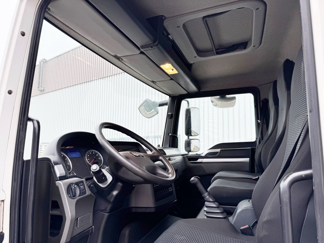 MAN TGL 8.150/180 4x2 BL TGL 8.150/180 4x2 BL, Möbelkoffer mit Rolltor - Koffer LKW: das Bild 4 MAN TGL 8.150/180 4x2 BL TGL 8.150/180 4x2 BL, Möbelkoffer mit Rolltor - Koffer LKW: das Bild 4