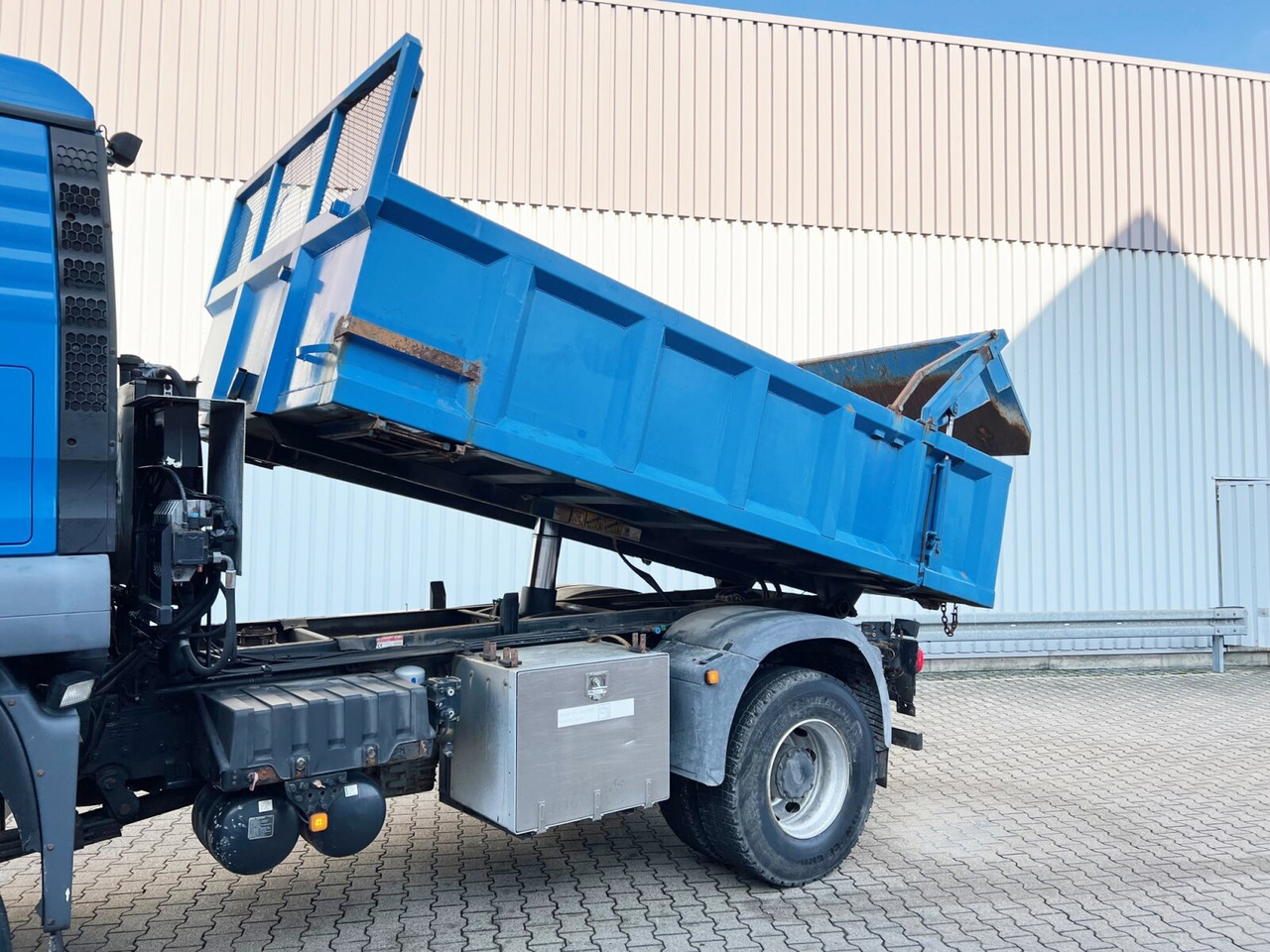 MAN TGS 18.360 4X4 BL TGS 18.360 4X4 BL, Hinterkipper, hydr. Heckklappe, Winterdienstausstattung - Kipper: das Bild 4 MAN TGS 18.360 4X4 BL TGS 18.360 4X4 BL, Hinterkipper, hydr. Heckklappe, Winterdienstausstattung - Kipper: das Bild 4