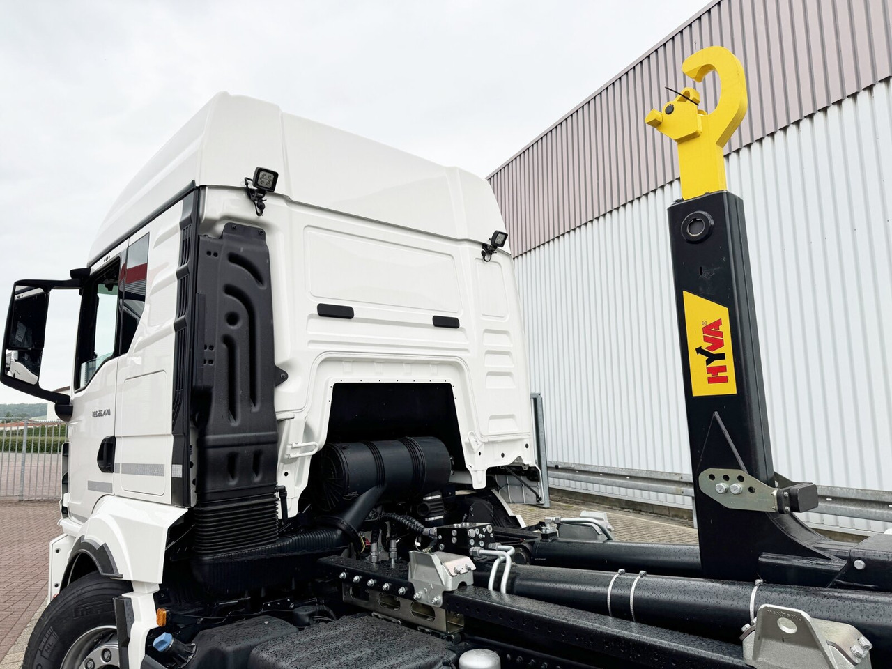 MAN TGS 26.470 6x2-4 LL CH TGS 26.470 6x2-4 LL CH, Retarder, Navi, Lenk-/Liftachse - Abrollkipper: das Bild 2 MAN TGS 26.470 6x2-4 LL CH TGS 26.470 6x2-4 LL CH, Retarder, Navi, Lenk-/Liftachse - Abrollkipper: das Bild 2