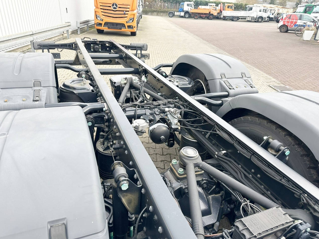 MAN TGS 26.480 6x2-4 LL TGS 26.480 6x2-4 LL, Retarder, Lenk-/Liftachse, Standklima - Fahrgestell LKW: das Bild 3 MAN TGS 26.480 6x2-4 LL TGS 26.480 6x2-4 LL, Retarder, Lenk-/Liftachse, Standklima - Fahrgestell LKW: das Bild 3