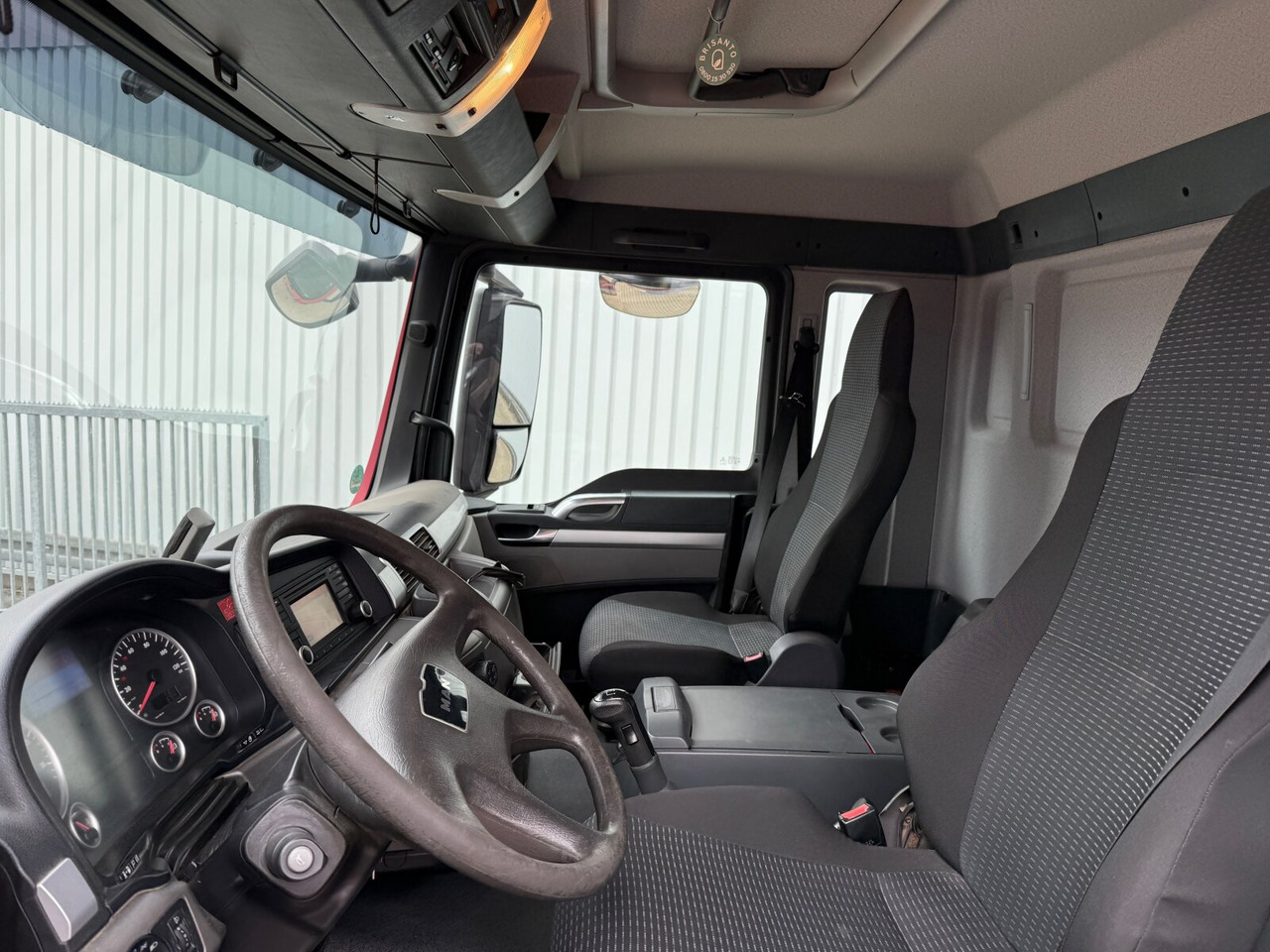 MAN TGS 33.400 6x4 BL TGS 33.400 6x4 BL, Navi - Abrollkipper: das Bild 2 MAN TGS 33.400 6x4 BL TGS 33.400 6x4 BL, Navi - Abrollkipper: das Bild 2