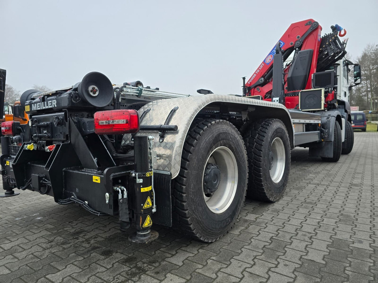 MAN TGS 35.480 8X4 BL TGS 35.480 8X4 BL, Intarder, Kran HMF 3220-K6, 4-fach Abstützung, Funk - Abrollkipper, Autokran: das Bild 3 MAN TGS 35.480 8X4 BL TGS 35.480 8X4 BL, Intarder, Kran HMF 3220-K6, 4-fach Abstützung, Funk - Abrollkipper, Autokran: das Bild 3