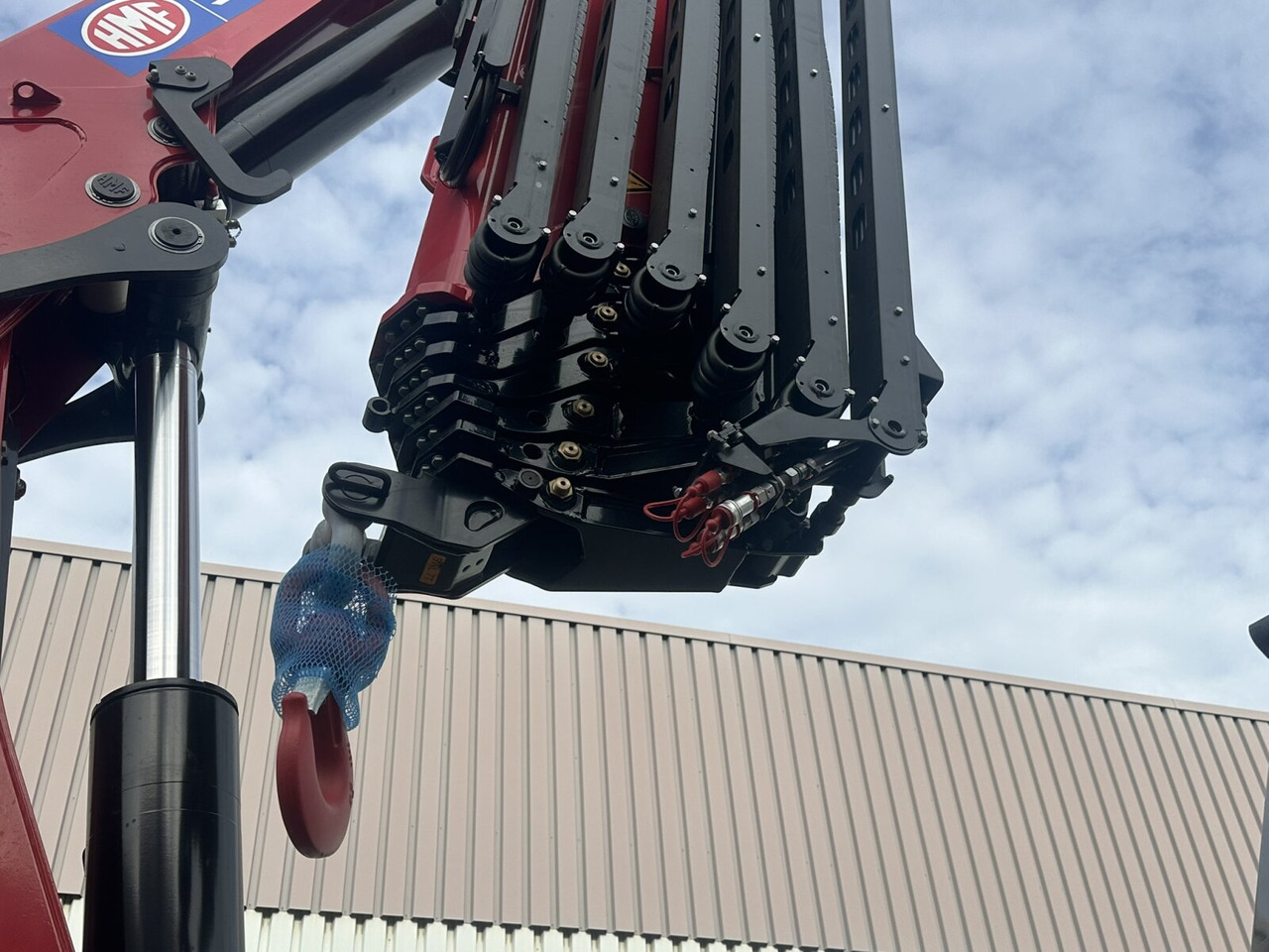 MAN TGS 35.480 8X4 BL TGS 35.480 8X4 BL, Intarder, Kran HMF 3220-K6, 4-fach Abstützung, Funk - Abrollkipper, Autokran: das Bild 4 MAN TGS 35.480 8X4 BL TGS 35.480 8X4 BL, Intarder, Kran HMF 3220-K6, 4-fach Abstützung, Funk - Abrollkipper, Autokran: das Bild 4