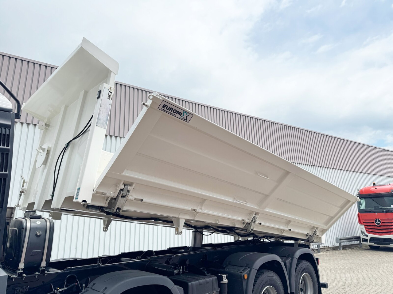 MAN TGS 41.440 8x4 BB TGS 41.440 8x4 BB, Bordmatik, ca. 16m³ - Fahrgestell LKW: das Bild 2 MAN TGS 41.440 8x4 BB TGS 41.440 8x4 BB, Bordmatik, ca. 16m³ - Fahrgestell LKW: das Bild 2
