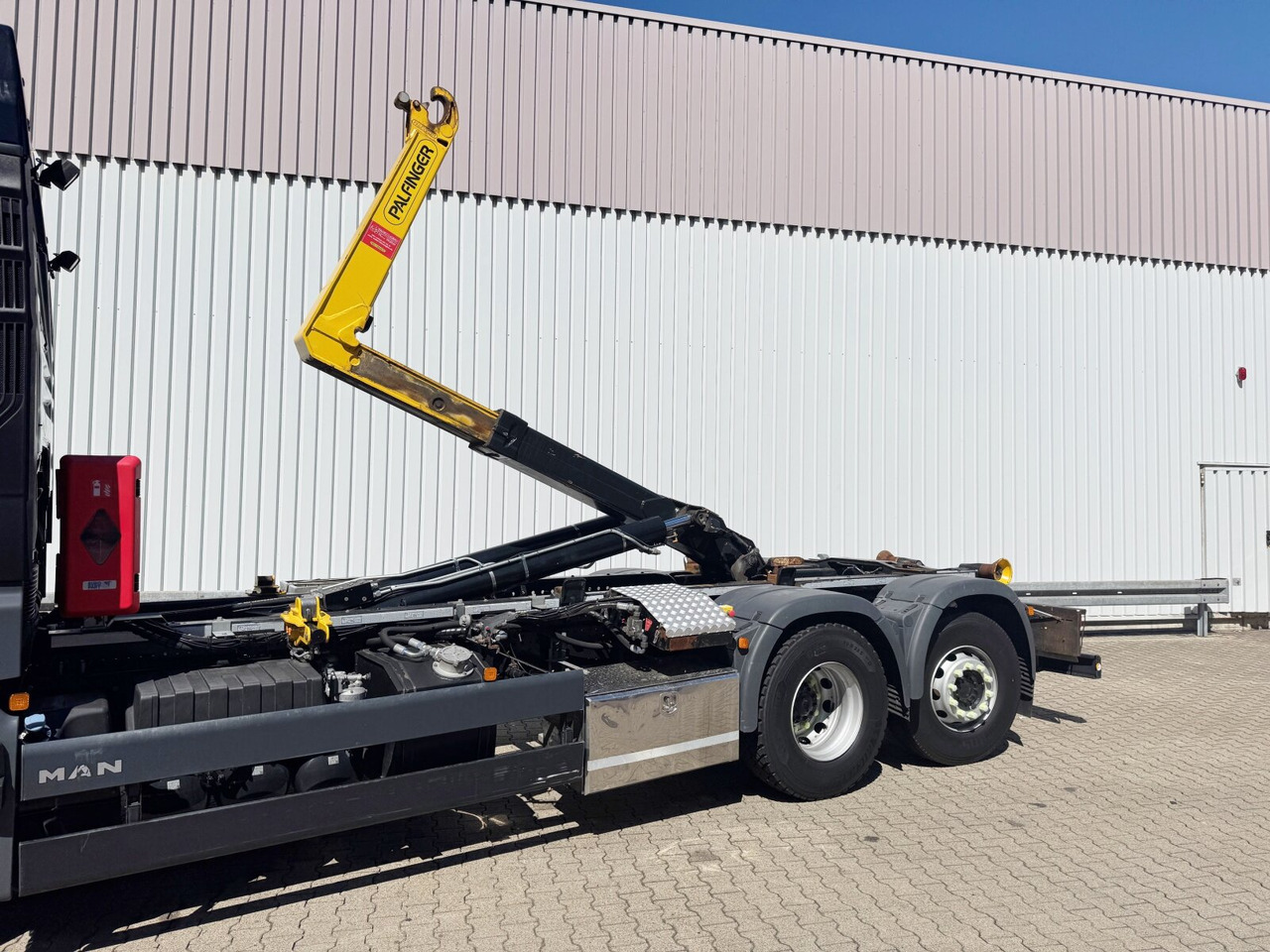 MAN TGX 26.510 6X2-4 BL TGX 26.510 6X2-4 BL, Lenk-/Liftachse, Funk - Abrollkipper: das Bild 2 MAN TGX 26.510 6X2-4 BL TGX 26.510 6X2-4 BL, Lenk-/Liftachse, Funk - Abrollkipper: das Bild 2
