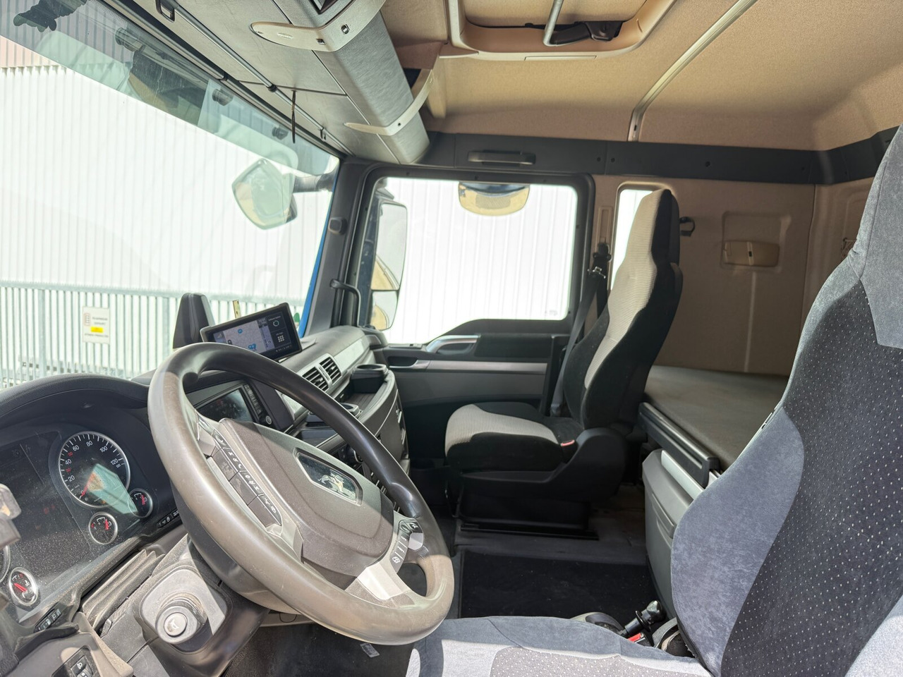 MAN TGX 26.580 6x2-4 BL TGX 26.580 6x2-4 BL, Intarder, Lenk-/Liftachse, Funk - Abrollkipper: das Bild 3 MAN TGX 26.580 6x2-4 BL TGX 26.580 6x2-4 BL, Intarder, Lenk-/Liftachse, Funk - Abrollkipper: das Bild 3