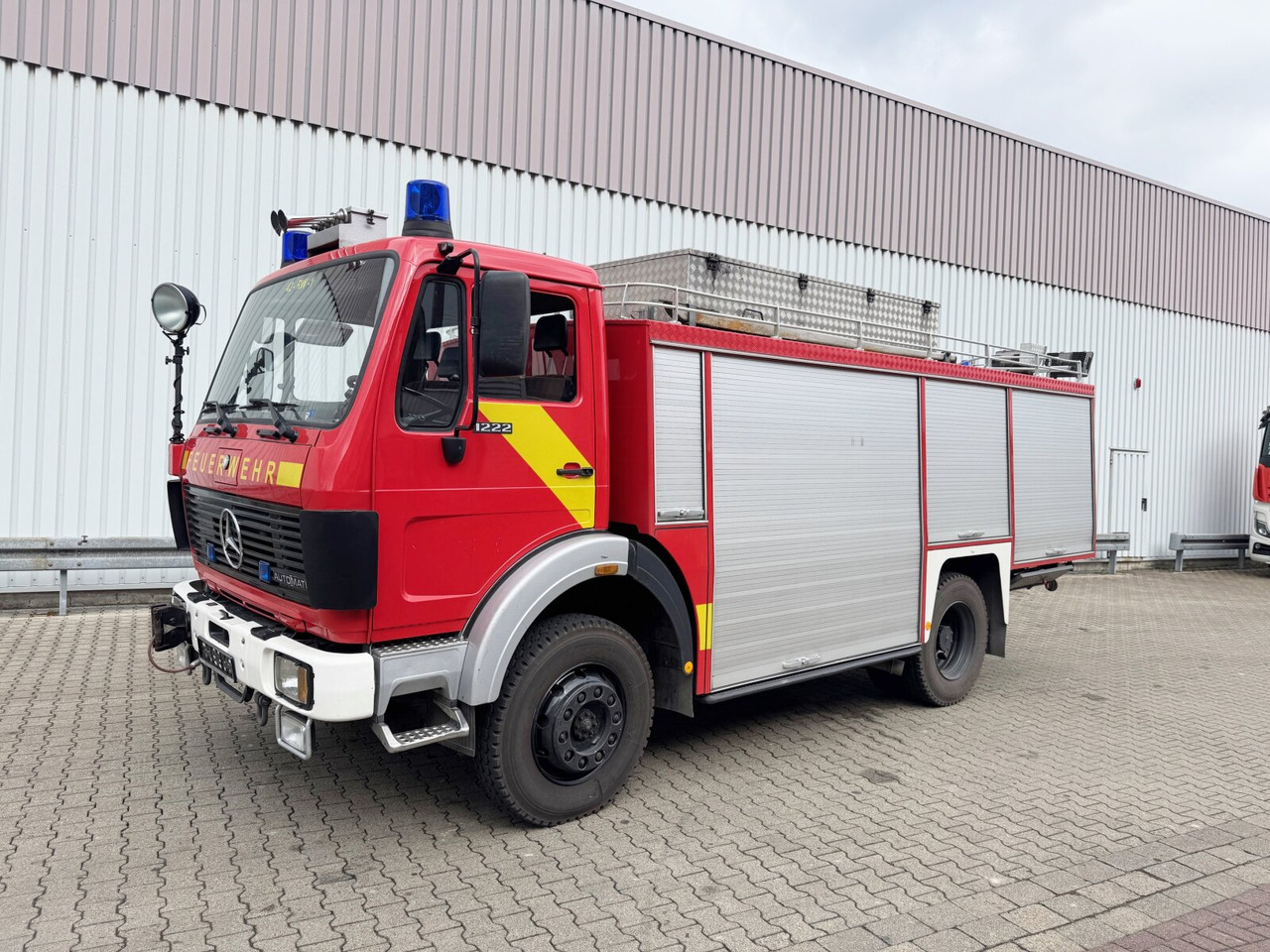 Mercedes-Benz 1222 AF 4x4 Rüstwagen RW 2 1222 AF 4x4, Rüstwagen RW 2, Seilwinde - Krankenwagen: das Bild 1 Mercedes-Benz 1222 AF 4x4 Rüstwagen RW 2 1222 AF 4x4, Rüstwagen RW 2, Seilwinde - Krankenwagen: das Bild 1