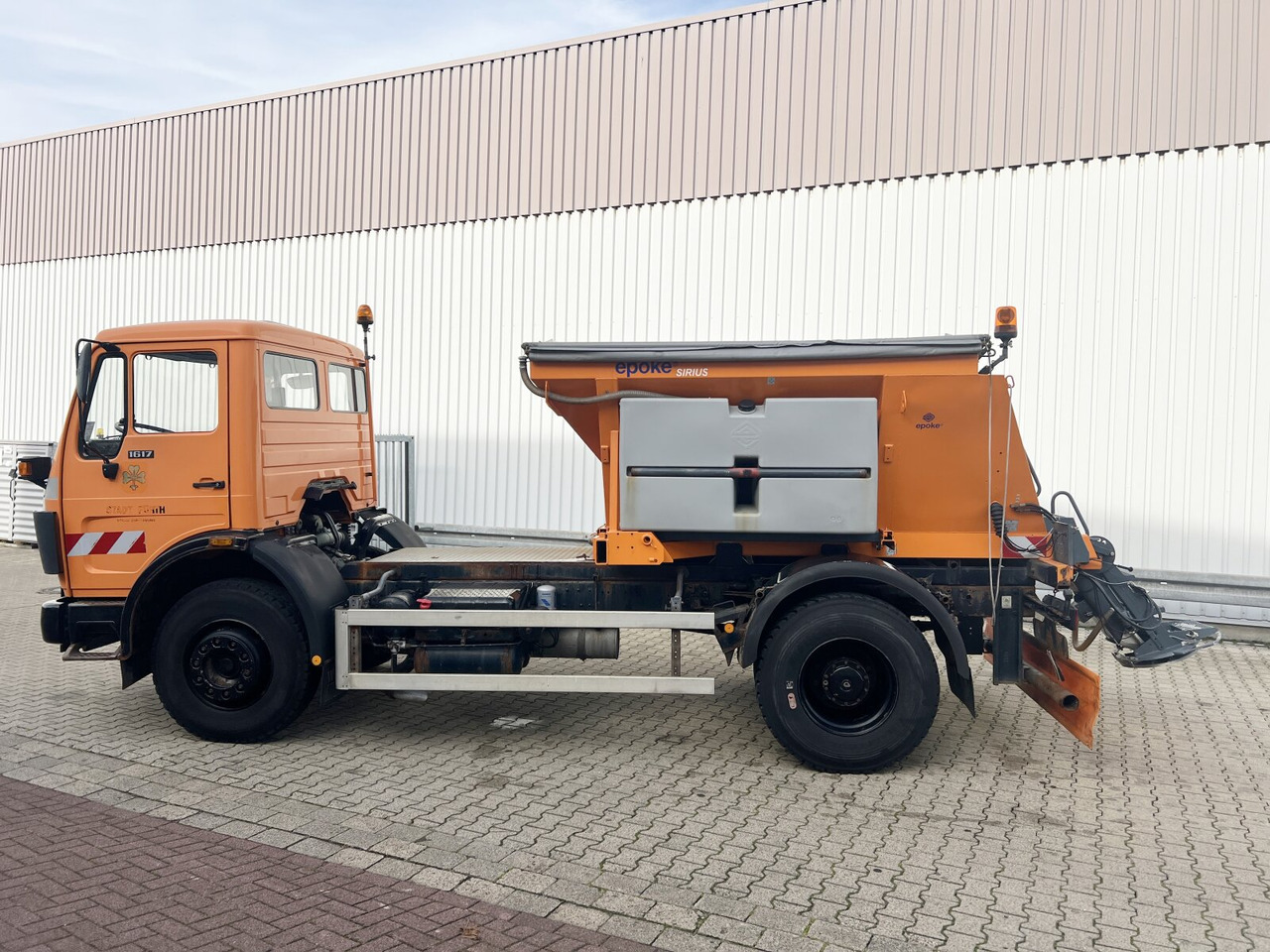 Schneeräumfahrzeug Mercedes-Benz 1617 C 4x2 1617 C 4x2, Winterdienstausstattung: das Bild 12