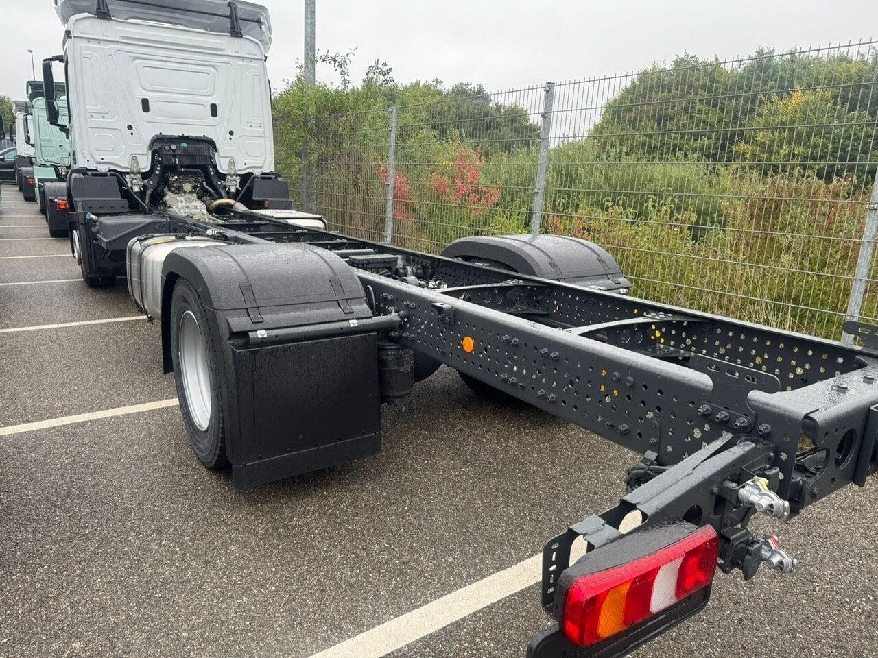 Mercedes-Benz Actros 1827/30 L 4x2 Actros 1827/30 L 4x2, Gardine, LBW - Pritsche LKW: das Bild 3 Mercedes-Benz Actros 1827/30 L 4x2 Actros 1827/30 L 4x2, Gardine, LBW - Pritsche LKW: das Bild 3