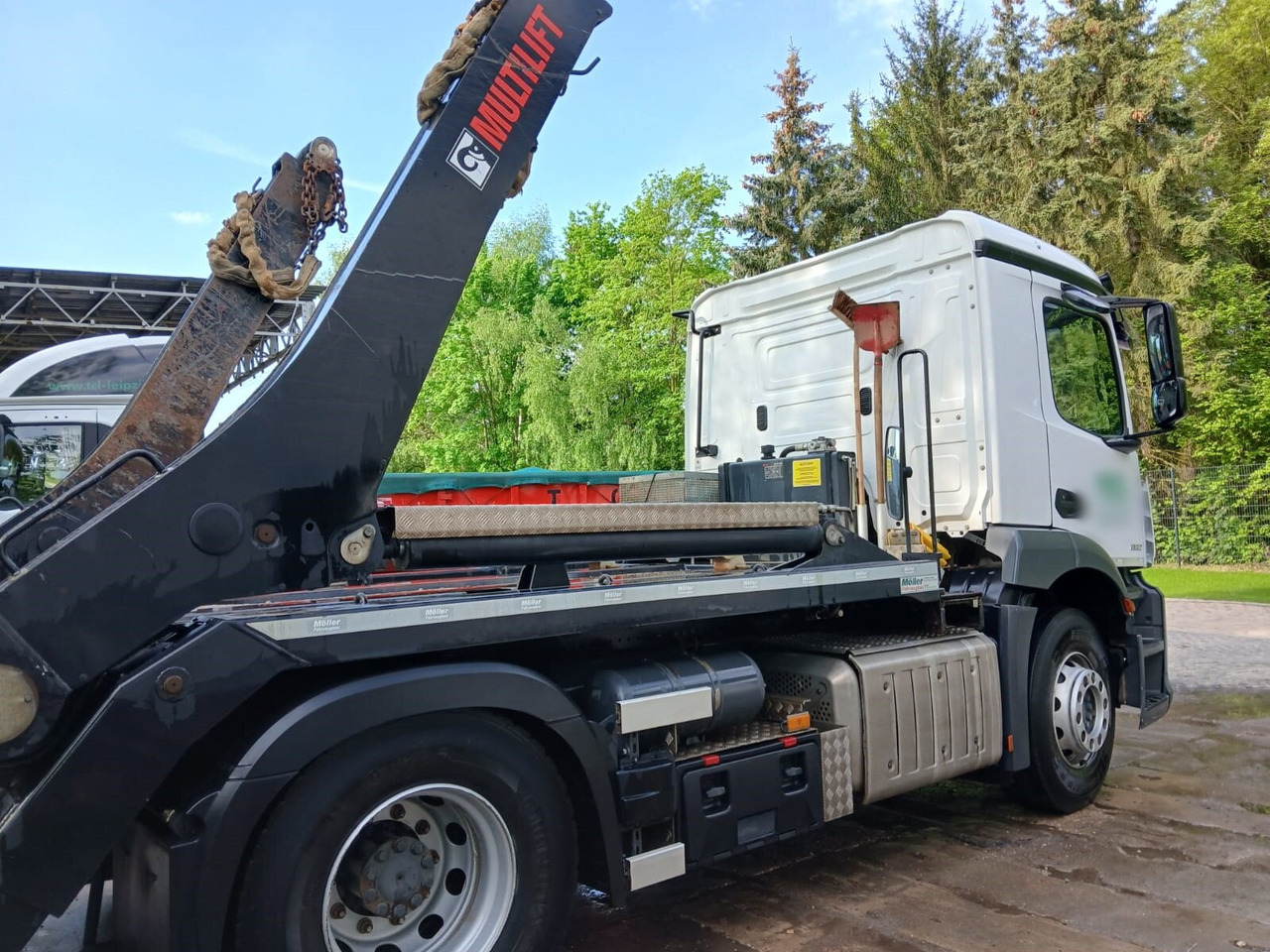 Mercedes-Benz Actros 1832 L 4x2 Actros 1832 L 4x2, Navi, MultimediaCockpit, Funk - Absetzkipper: das Bild 2 Mercedes-Benz Actros 1832 L 4x2 Actros 1832 L 4x2, Navi, MultimediaCockpit, Funk - Absetzkipper: das Bild 2