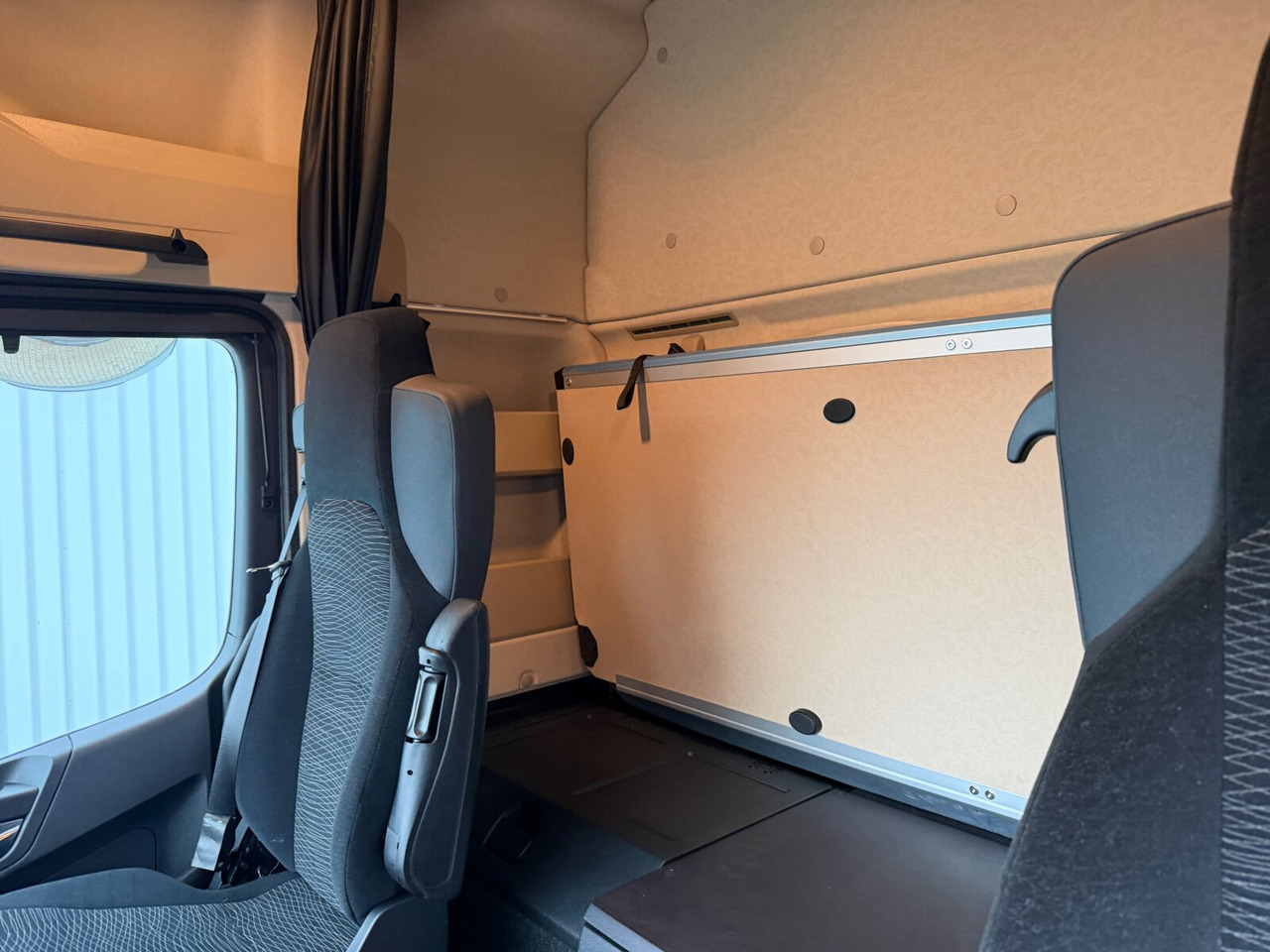 Mercedes-Benz Actros 2546 L 6x2 Actros 2546 L 6x2, Retarder, Lenk-/Liftachse, MultimediaCockpit, StreamSpace - Fahrgestell LKW: das Bild 5 Mercedes-Benz Actros 2546 L 6x2 Actros 2546 L 6x2, Retarder, Lenk-/Liftachse, MultimediaCockpit, StreamSpace - Fahrgestell LKW: das Bild 5