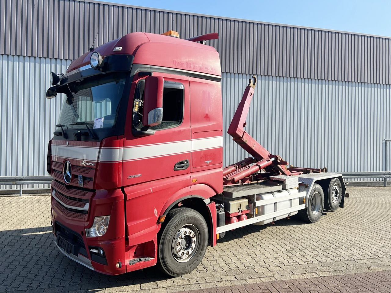 Mercedes-Benz Actros 2551 L 6x2 Actros 2551 L 6x2/46, Retarder, Liftachse, BigSpace, Bi-Xenon - Abrollkipper: das Bild 1 Mercedes-Benz Actros 2551 L 6x2 Actros 2551 L 6x2/46, Retarder, Liftachse, BigSpace, Bi-Xenon - Abrollkipper: das Bild 1