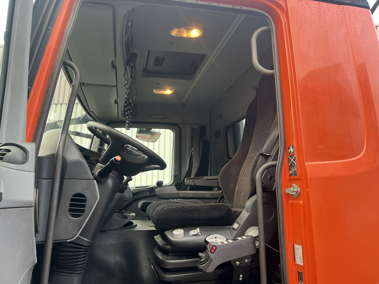 Innenraum Bild 1: Abrollkipper Mercedes-Benz Actros 2644/48 K 6x4 Actros 2644/48 K 6x4, Hiab Multilift