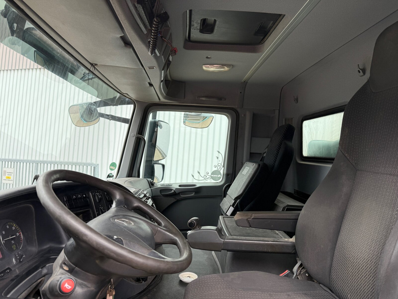 Mercedes-Benz Actros 3241 K 8x4/4 Actros 3241 K 8x4/4, Bordmatik - Kipper: das Bild 3 Mercedes-Benz Actros 3241 K 8x4/4 Actros 3241 K 8x4/4, Bordmatik - Kipper: das Bild 3