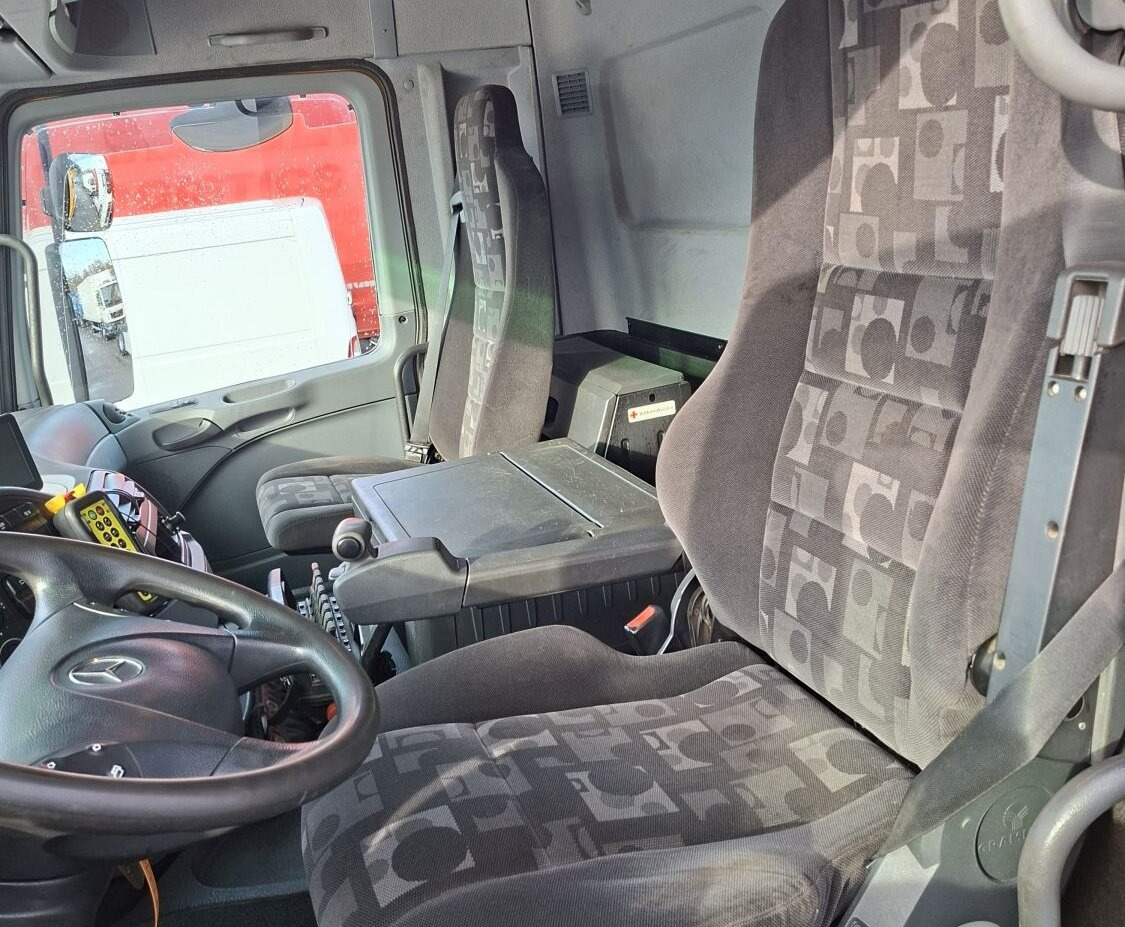 Mercedes-Benz Actros 4146 K 8x4/4 Actros 4146 K 8x4/4, Retarder, Kran Hiab XS 477 E-7 HiPro, Bj. 2010, Flyjib, Seilwinde, Funk - Abrollkipper, Autokran: das Bild 3 Mercedes-Benz Actros 4146 K 8x4/4 Actros 4146 K 8x4/4, Retarder, Kran Hiab XS 477 E-7 HiPro, Bj. 2010, Flyjib, Seilwinde, Funk - Abrollkipper, Autokran: das Bild 3